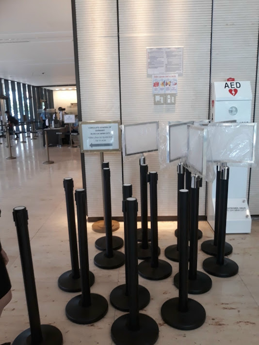 cột chắn inox dây kéo đen