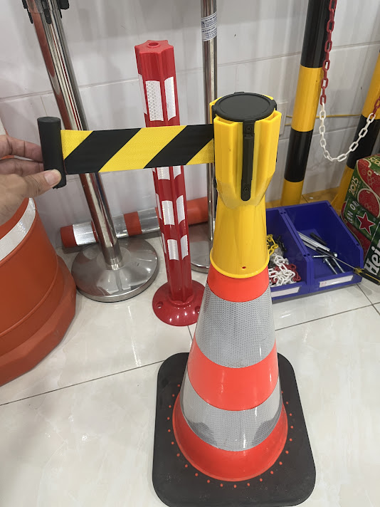 Cuộn dây kéo nối chóp nón giao thông